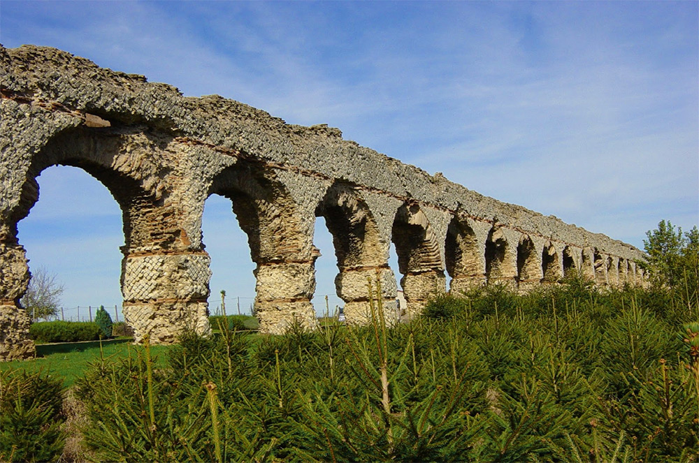 Roman viaduct in Lyon - stay with University Rooms